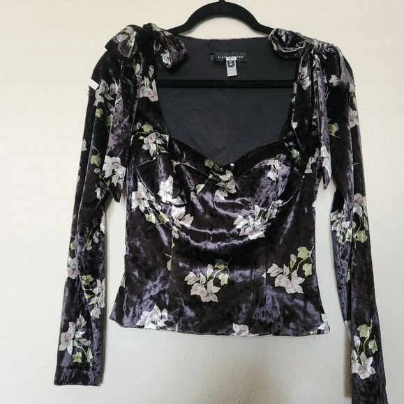 Slate and Willow Daphne Top - Picture 3 of 13